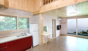 Room (Son-okong) | Individually decorated, individually furnished