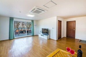 Living room - Oebulim Pension (Namhae)