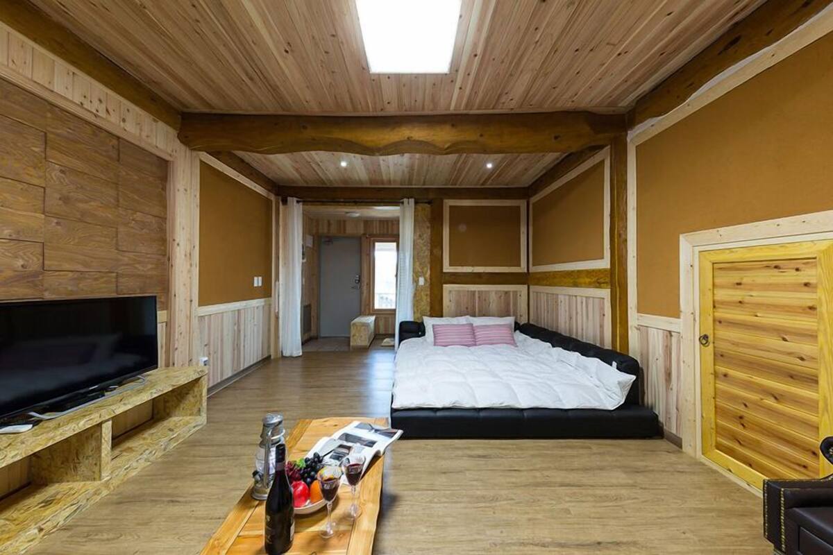 Room (Mud Cypress("Eobulim"Block))