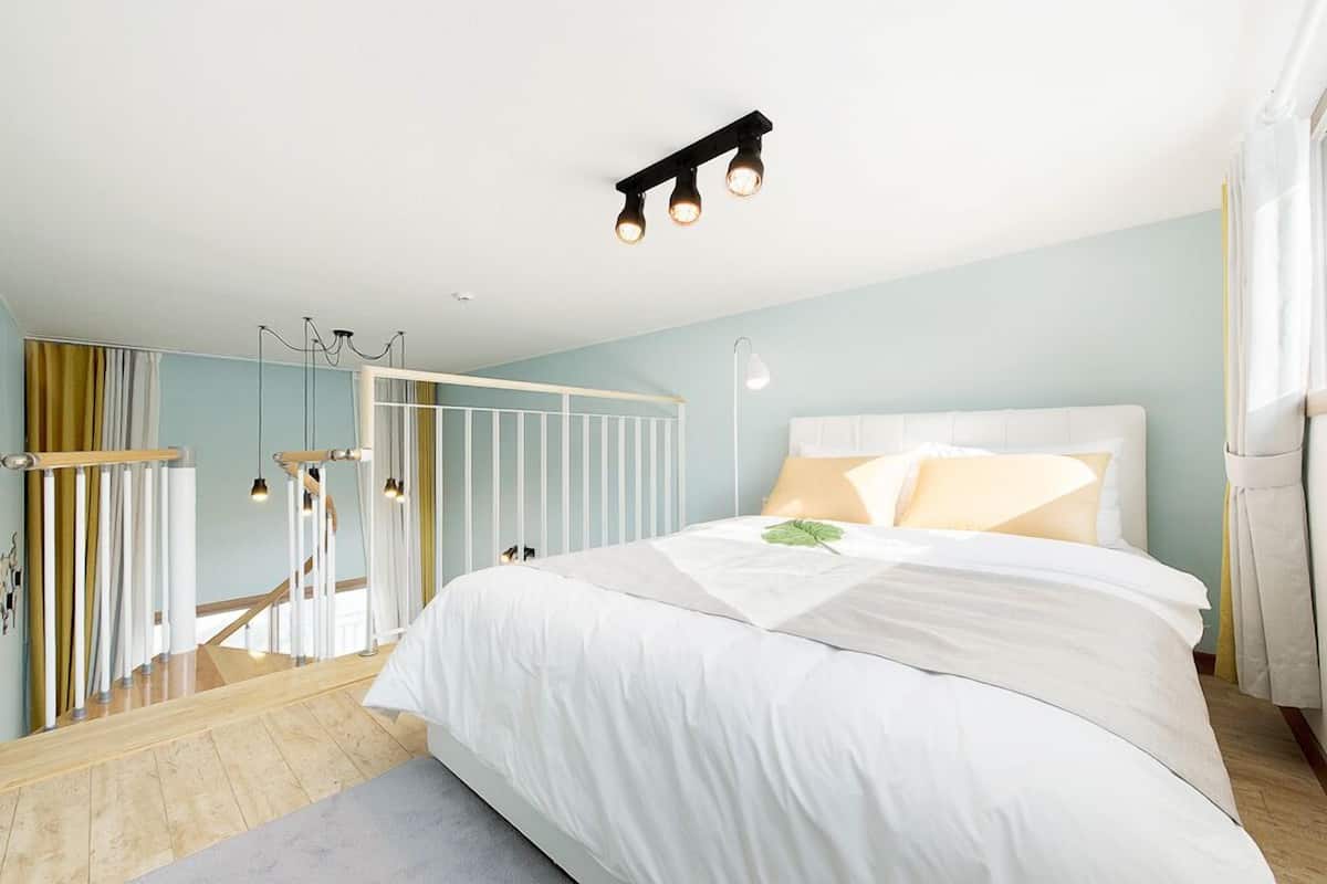 5 bedrooms, individually decorated, individually furnished