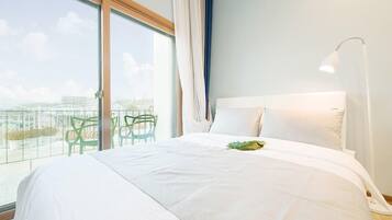 Room (101 river) | 5 bedrooms, individually decorated, individually furnished