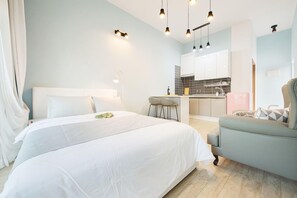 Room (101 river) | 5 bedrooms, individually decorated, individually furnished