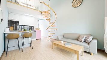 Room (203 stream) | Living room