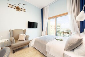 Room (101 river) | 5 bedrooms, individually decorated, individually furnished