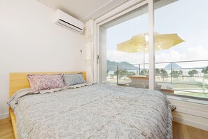 Room (202) | Individually decorated, individually furnished