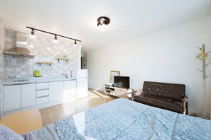 Room (203) | Individually decorated, individually furnished