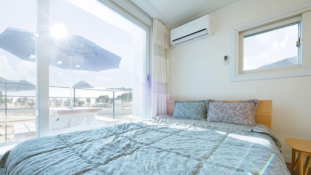 Room (203) - Playa (Namhae)