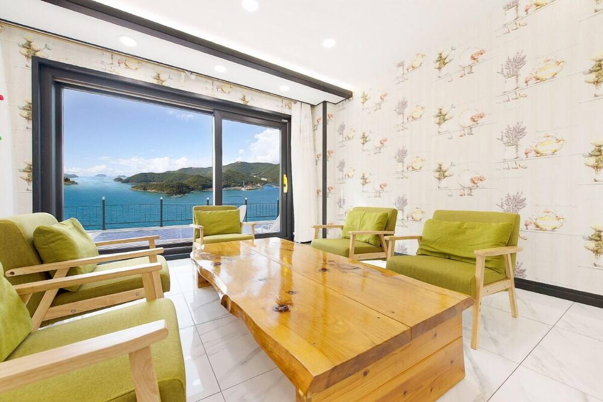 Room (1F) | Individually decorated, individually furnished