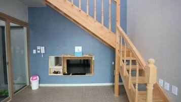 Room (302) | Individually decorated, individually furnished