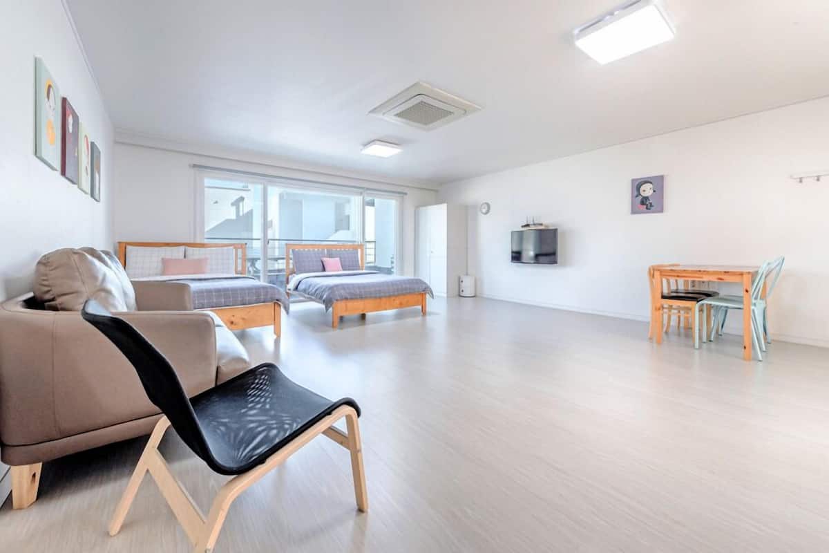Habitación (301) | Decoración personalizada y muebles diferentes