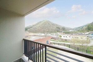 Room (201) | Individually decorated, individually furnished - Maru Pension (Geoje)