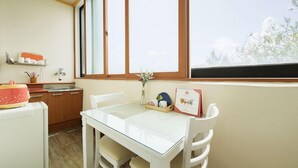 Habitación (205) | Decoración personalizada y muebles diferentes 
