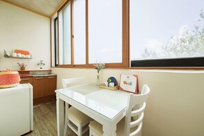Room (205) | Individually decorated, individually furnished - Anmyeon-do Island Sunset Vill (Taean)