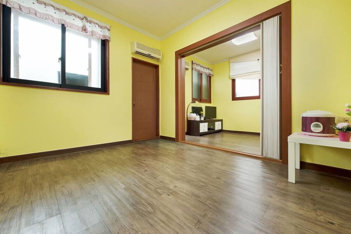 Kamar (102) | Didekorasi berbeda-beda dan dilengkapi dengan perabotan berbeda-beda