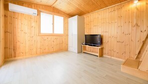 Room (103)
