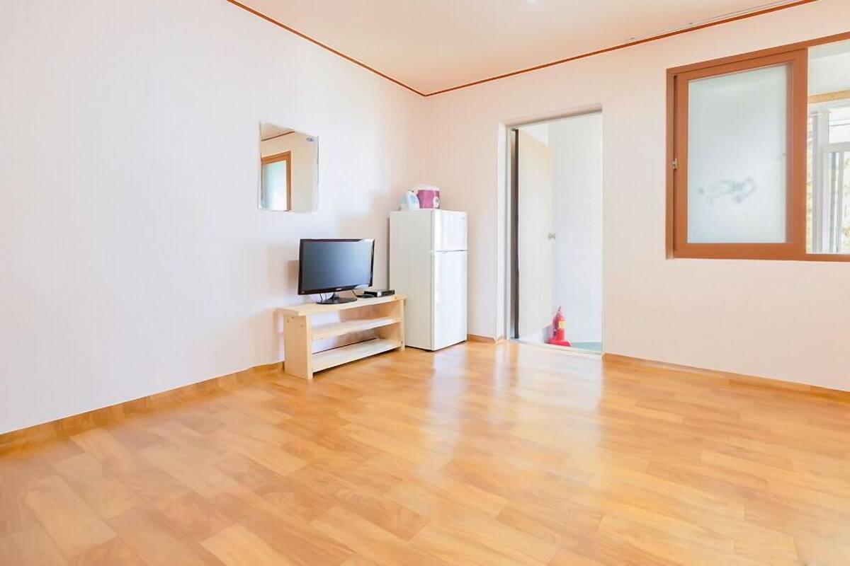Room (House 3)