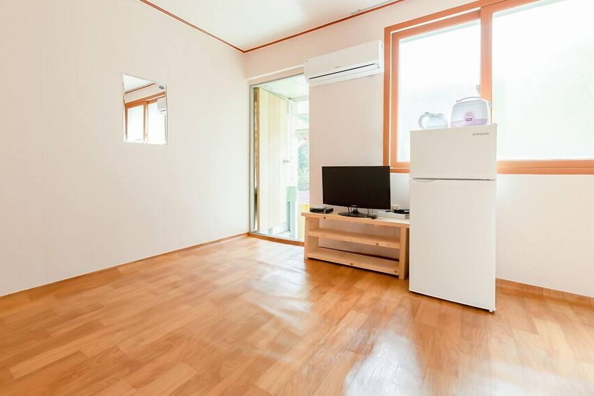 Room (House 5)