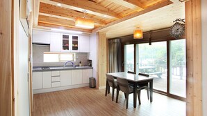 Room (Lydia (2F)) - A One Glamping (Tongyeong)