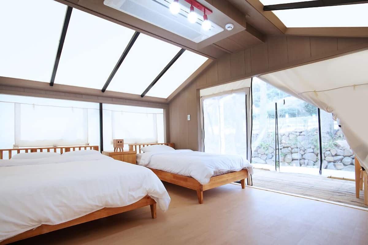 Room (Glamping C-4) | Individually decorated, individually furnished