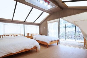 Habitación (Glamping C-4) | Decoración personalizada y muebles diferentes 