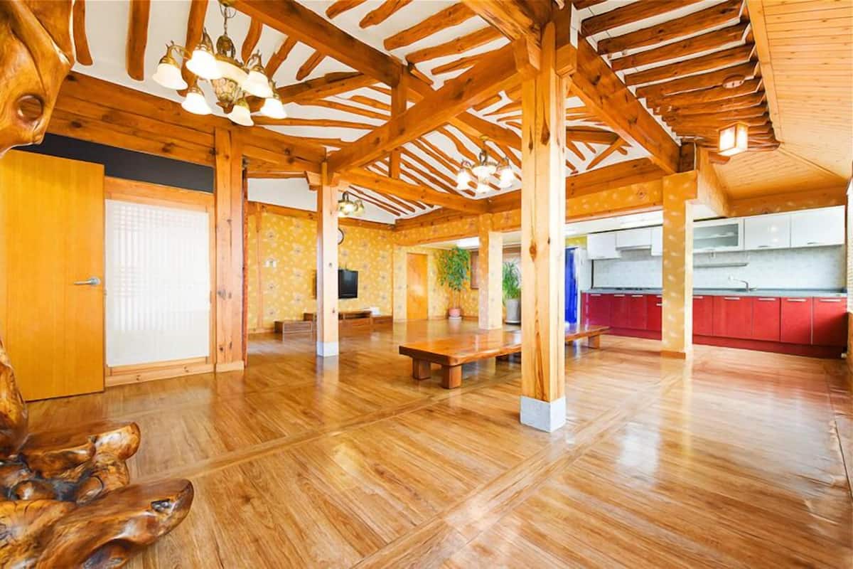 Room (Suite Korean style house)