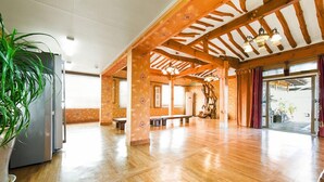 Rom (Suite Korean style house)