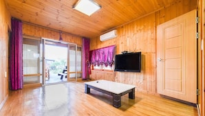 Rom (Deluxe Korean style house)
