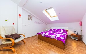 3 bedrooms, travel crib, free WiFi, bed sheets