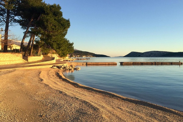 Una spiaggia nelle vicinanze