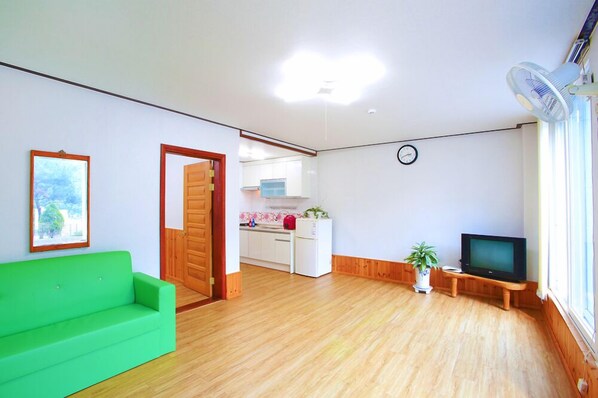 Room (Sparrow room) | Individually decorated, individually furnished