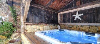 Authentic, warm, luxurious chalet, swimming pool, jacuzzi, sauna and fireplace