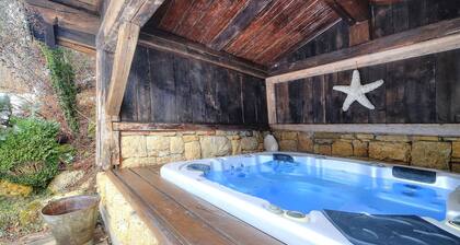 Aito ja lämmin mökki uima-altaalla ja porealtaalla, paljon charmia