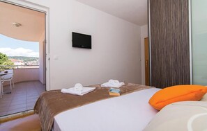 1 bedroom, free WiFi, bed sheets