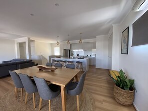 Interior - Room to relax in a perfect location with an easy walk to the beach and shops. (Normanville)