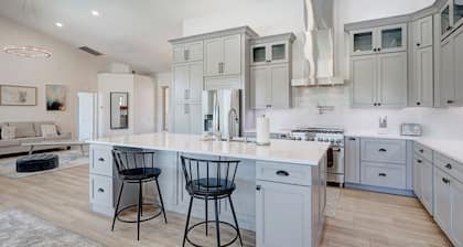 A Luxurious Waterfront Home awaits you!