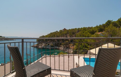 Stunning home in Milna