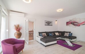 Smart TV - Stunning home in Milna (Milna)