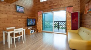 Duplex (Orange) | Vardagsrum | 42-tums LCD-tv med satellitkanaler, tv och golvvärme