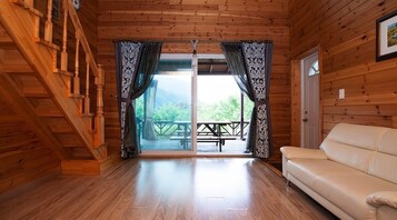 Duplex (Lime) | Living area | 42-inch LCD TV with satellite channels, TV, heated floors