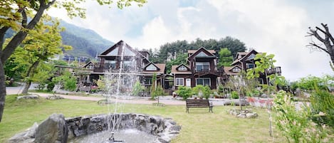 Konaklama yerinin ön cephesi
