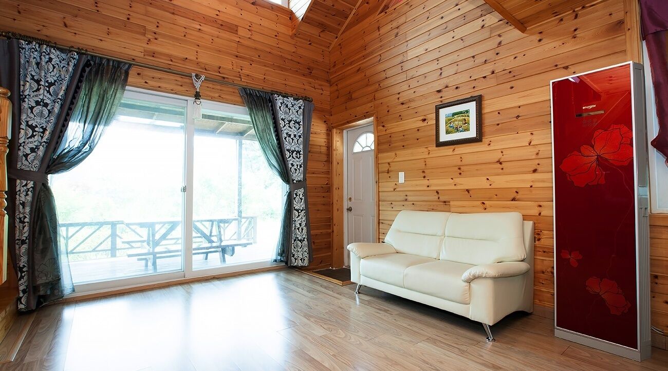 Dúplex (Lime) | Área de sala de estar | Televisión LCD de 42 pulgadas con canales vía satélite y televisión 