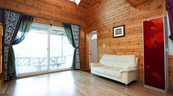 Duplex (Lime) | Living area | 42-inch LCD TV with satellite channels, TV, heated floors