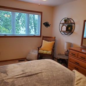 5 bedrooms, iron/ironing board, travel crib, free WiFi - Sunset Paradise, Lake Ida
Horizon License #2014 (Alexandria)