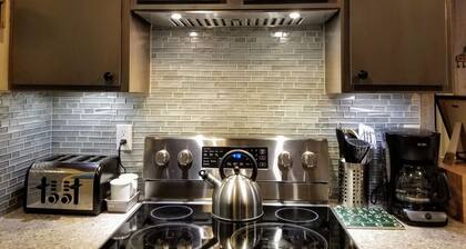 TIPS UP TOWNHOME-4BD 2.5BA-IDEAL STOWE LOCATION-5MI TO MOUNTAIN-3MI TO DOWNTOWN
