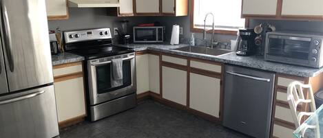 Refrigerador, microondas, horno, placa de cocina