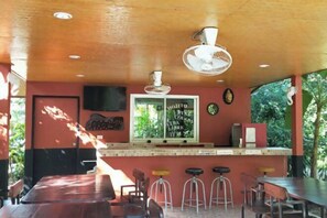 Skrivebord, wi-fi (inkludert) og sengetøy