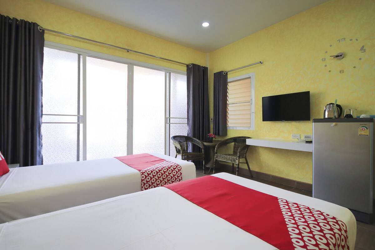 Desk, WiFi (free), bed sheets