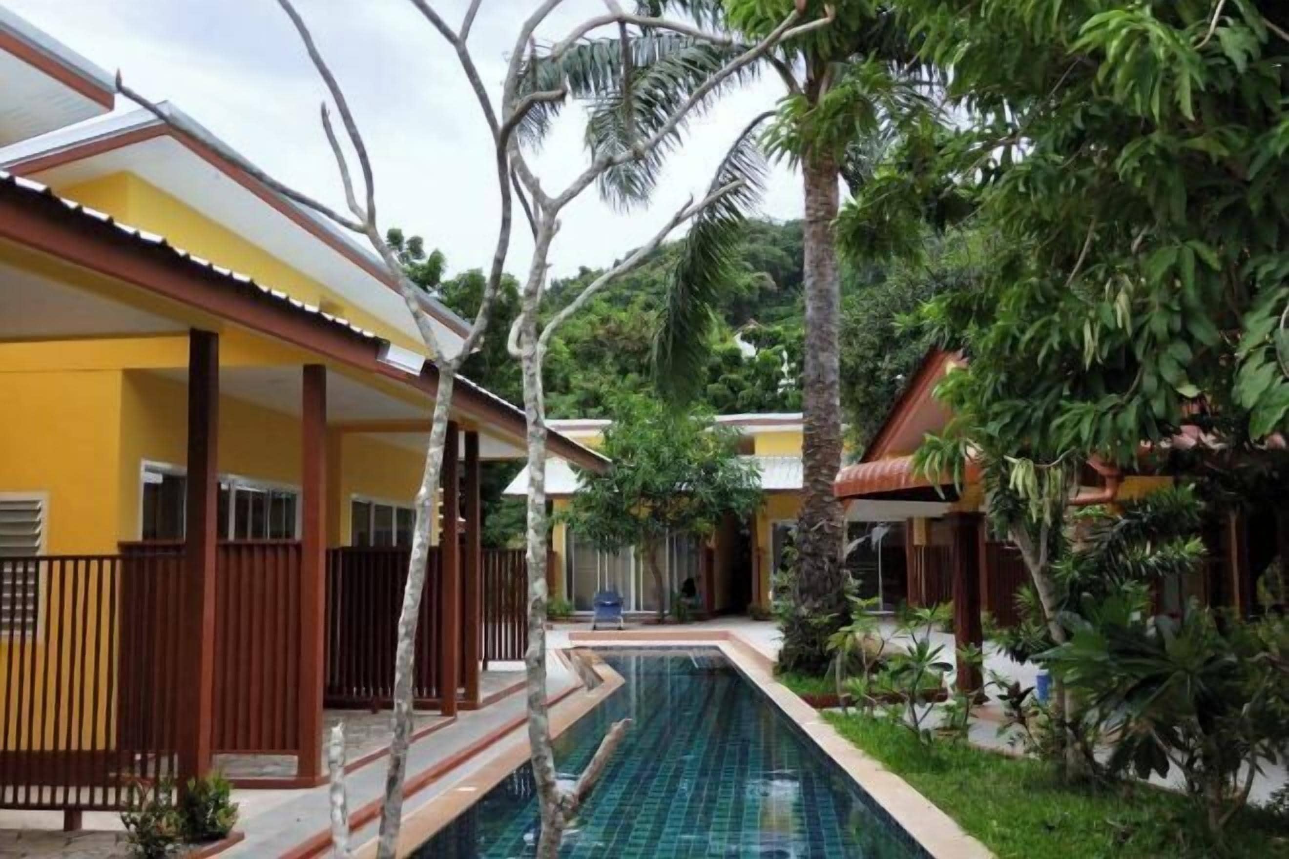 書桌、免費無線上網、床單