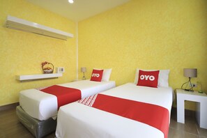 Deluxe Twin Room | Desk, free WiFi, bed sheets - Ban Elephant Blanc Bungalow (Karon)