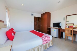 A hotel room with a bed, a desk, a television, and a wardrobe. - OYO 605 Lake View Phuket Place (Ratsada)